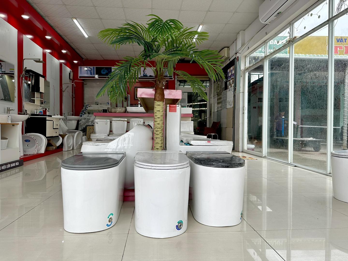 Phân phối thiết bị vệ sinh dĩ an bình dương